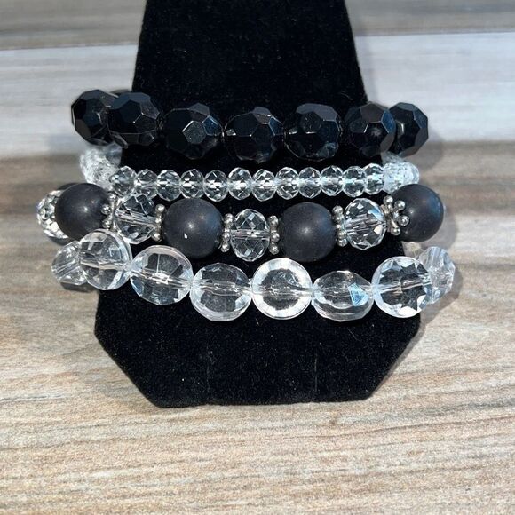 Set of 4 Faceted Beads In Clear And Black Stretch - Picture 1 of 6